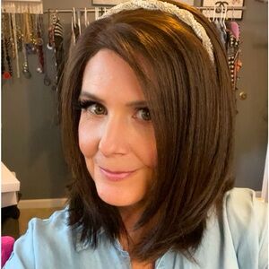 Women’s brown shoulder length wig
